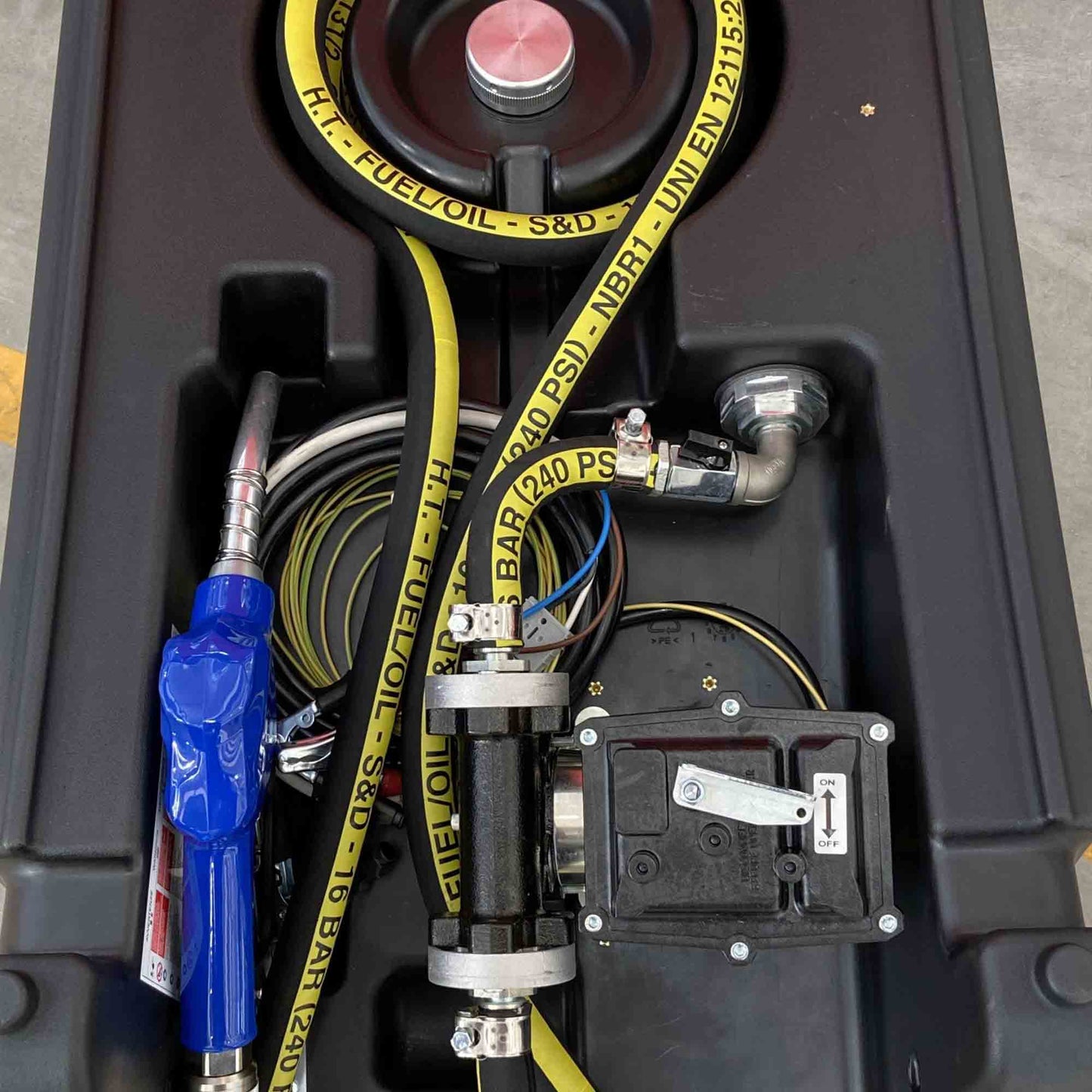 AM-TANK 58 Gallon Gasoline & Diesel Fuel Tank with 12 Volt Pump and Covering Lid