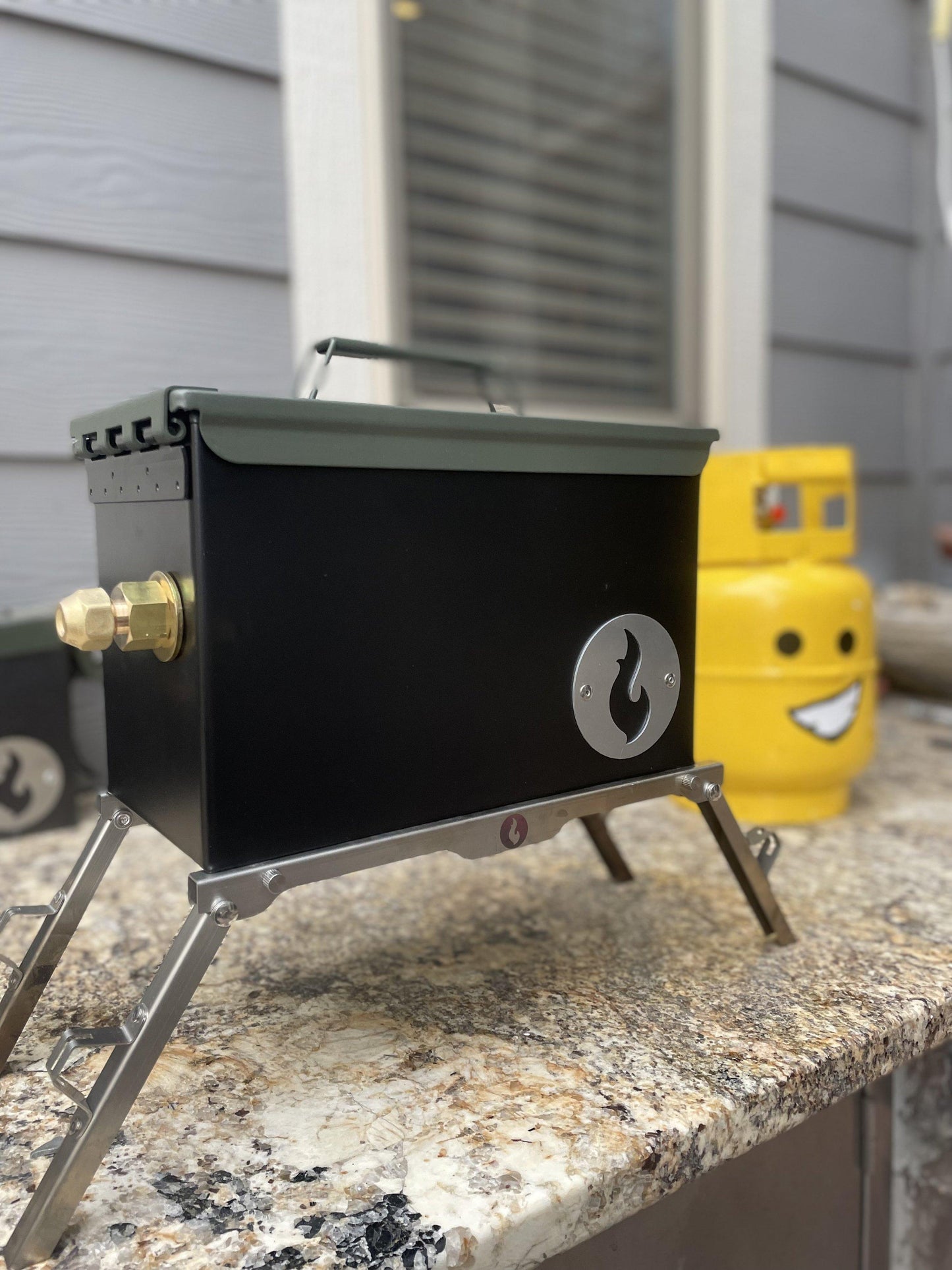 Over Under Grill Thingy: Stand and Grill In One!